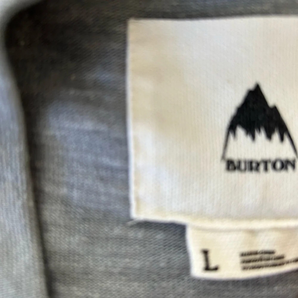 Men’s Burton DryRide sweater. Grey size L. Front zip pockets/ chest pocket. Nice
